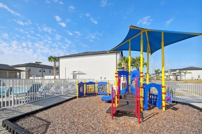 Building Photo - 4915 1st Ave E