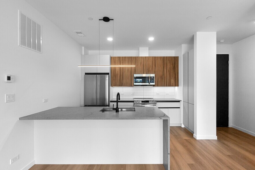 Building Photo - 204 S Leavitt St