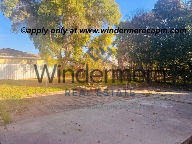 Building Photo - Beautifully Remodeled 3 Bedroom, 2 Bath Home on Large Lot Available NOW!