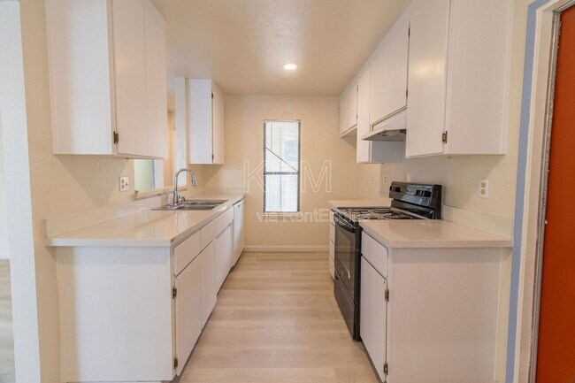Building Photo - 6072 Carolina Cir