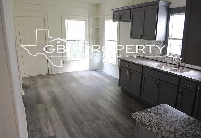 Building Photo - 4 Bedroom 3 Bath Home Remodeled!!!!