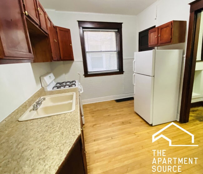 Building Photo - 4040 W Dickens Ave