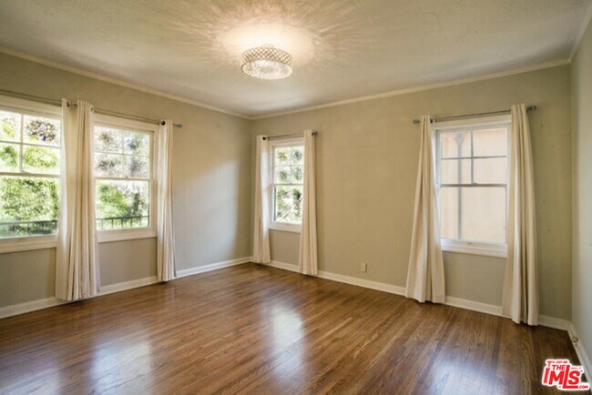 Building Photo - 251 S Citrus Ave