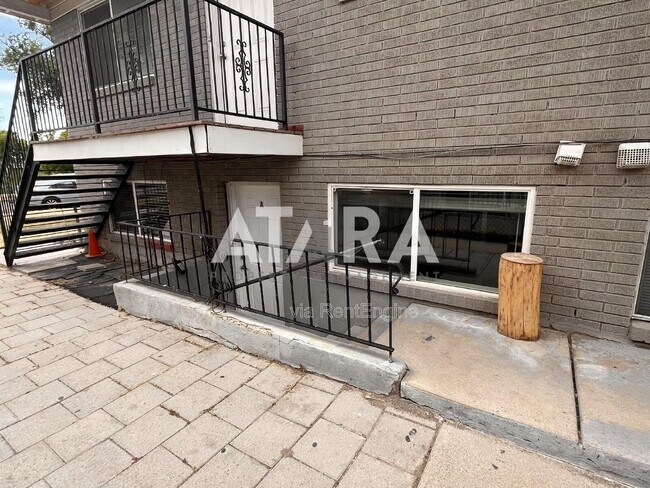Building Photo - 942 N Cornell St
