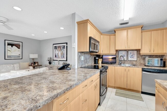 Building Photo - 422 Normandy Ln
