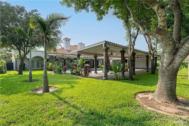 Building Photo - 2701 Santa Laura St