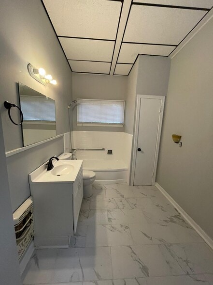 Building Photo - 218 S Park Dr