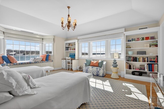 Building Photo - 336 Mariposa Dr