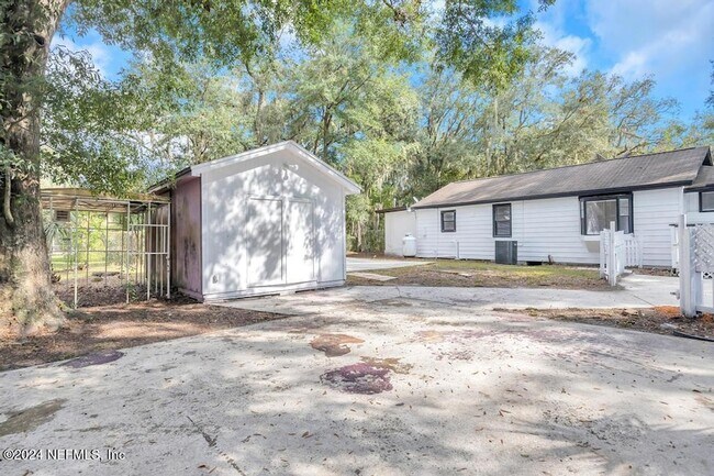 Building Photo - 5905 Diamond St
