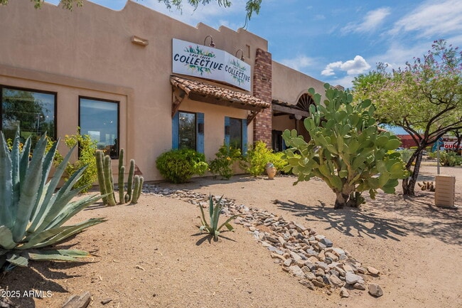 Building Photo - 6050 E Hidden Valley Dr