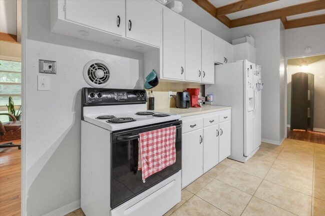 Building Photo - 1612 Hasosaw Nene