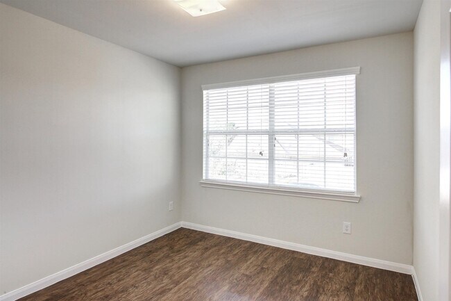 Building Photo - 8922 San Alberto