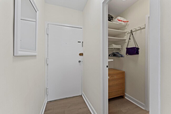 Building Photo - 1260 21st St NW