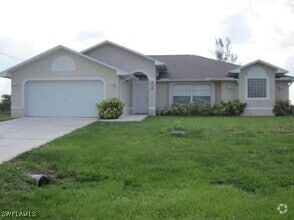 Building Photo - 3303 SW 8th Ct