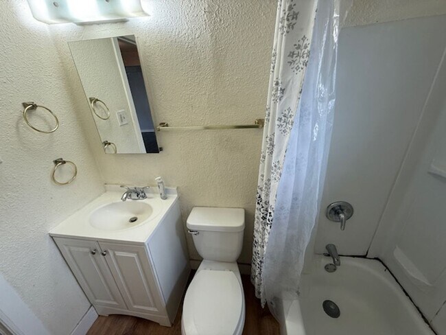 Building Photo - 1-Bedroom Apartment in Commerce City