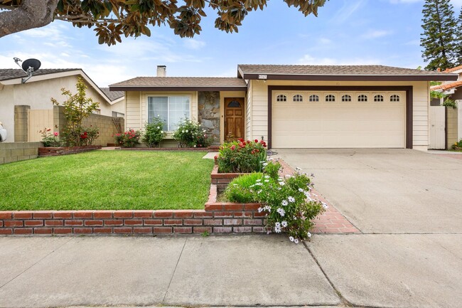 Building Photo - 3-Bed, 2-Bath Single-Family Residence With...