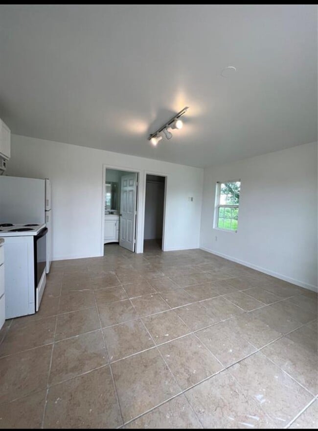 Building Photo - 6265 Highway 75