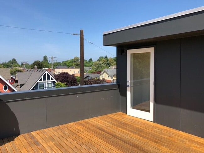 Building Photo - Gorgeous Townhome in Sunny Judkins Park-2515A E. Yesler - $2900