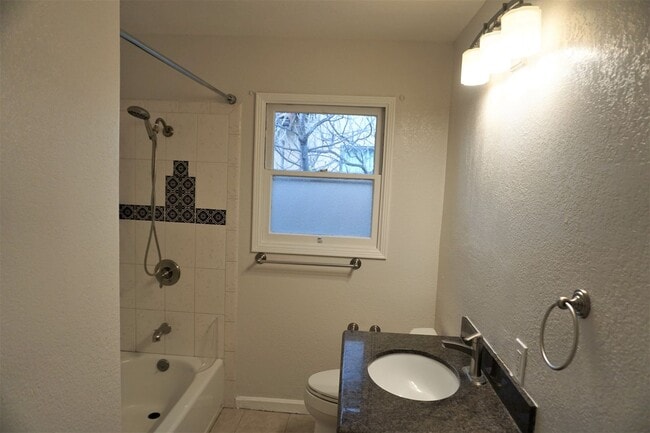 Building Photo - Well Maintained Single-Family Home in Saratoga!