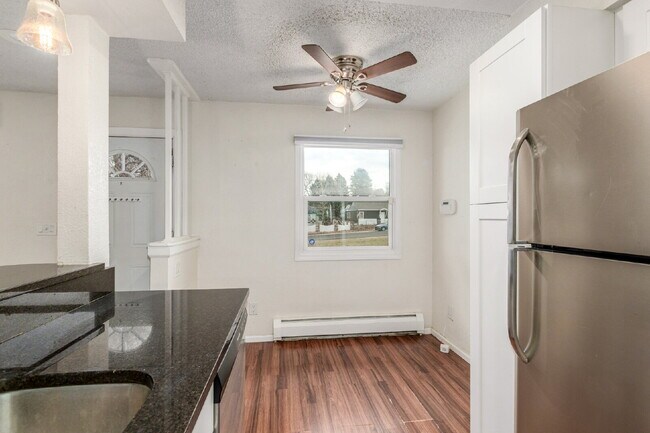 Building Photo - Lovely Three bed / Two bath for rent