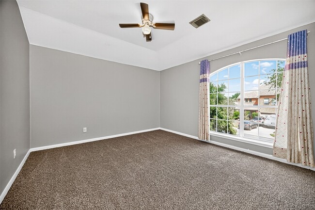 Building Photo - 2111 Castle Gardens Ln