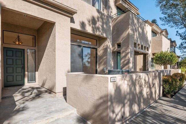 Building Photo - 2BR + Private Office in the Heart of UTC