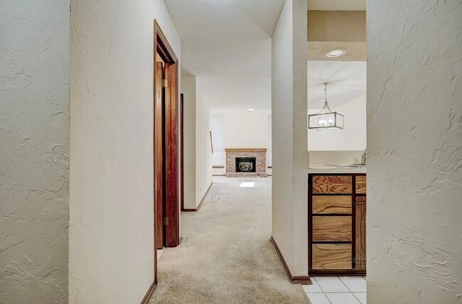 Building Photo - Beautiful Two-Story 3bed/3bath Townhome Available in Westside Norman!!