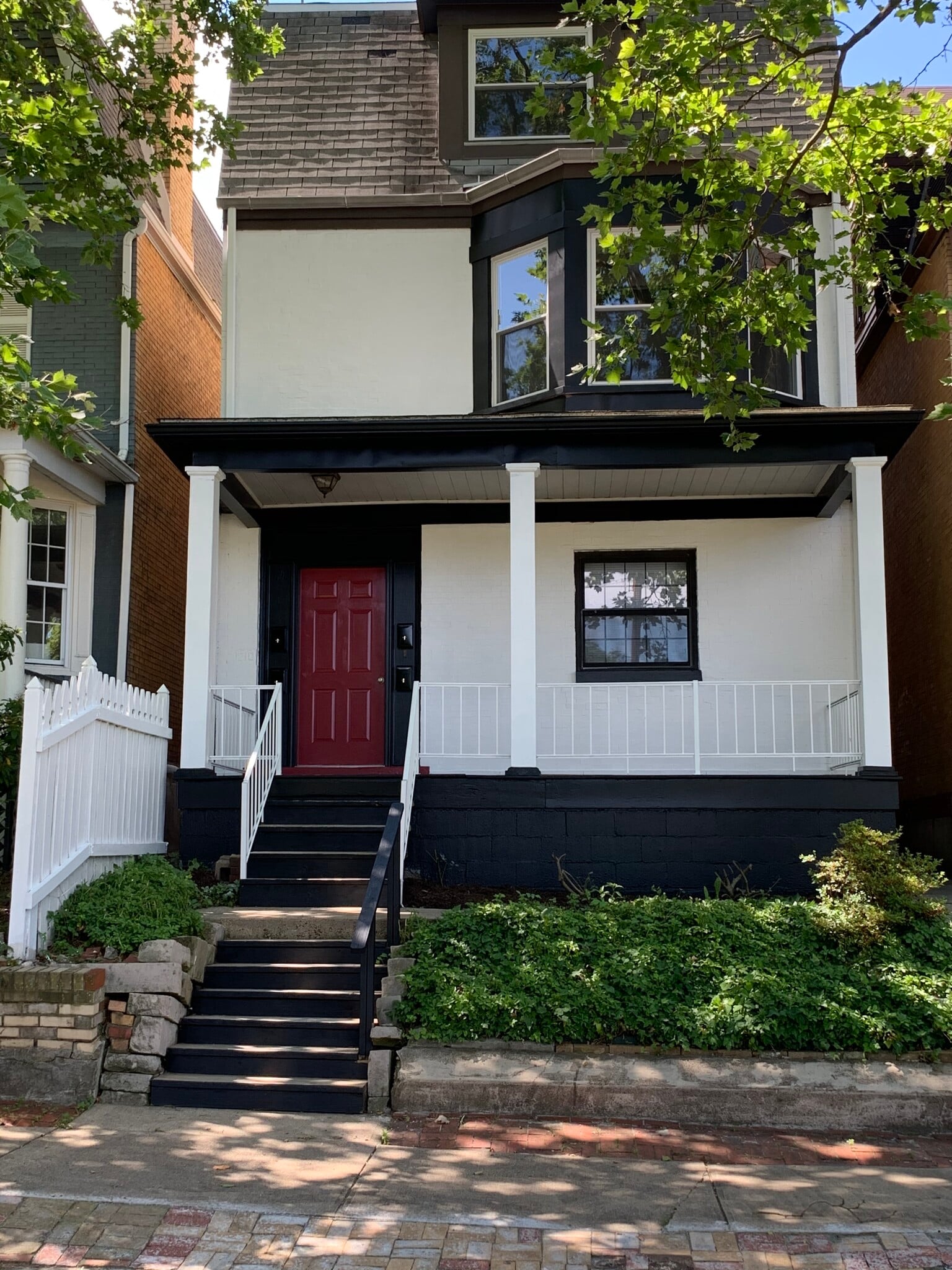 Front Apt Building - 710 E 12th Ave