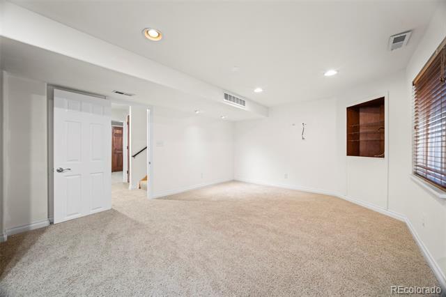 Building Photo - 421 W English Sparrow Dr