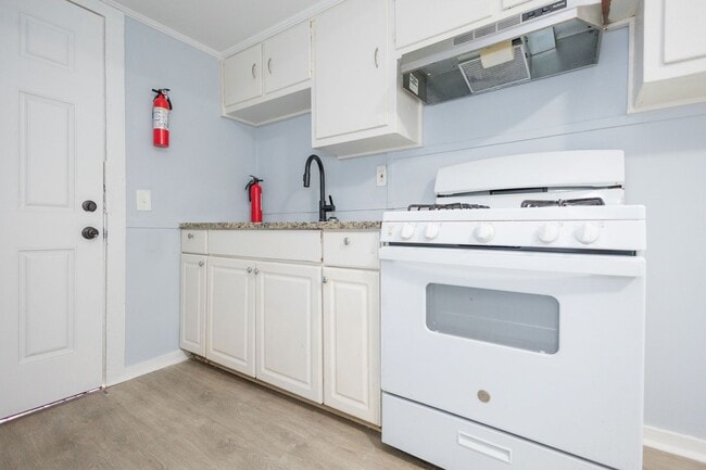 Building Photo - 911 Ray St