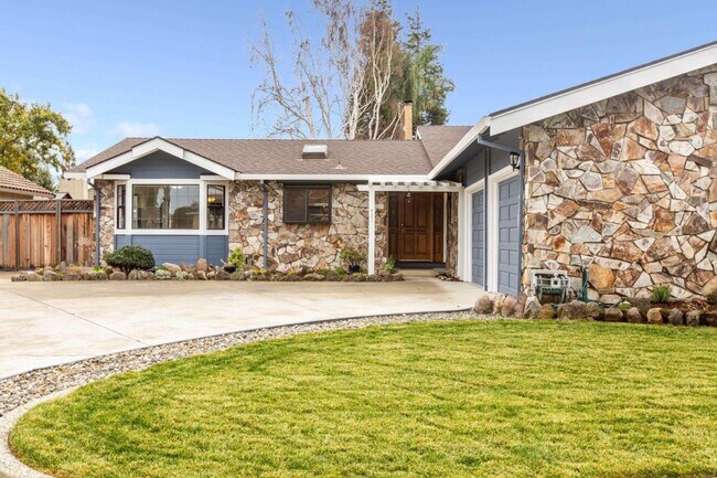 Building Photo - 431 Paul Dr