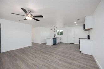 Building Photo - 147 Western Lake Dr