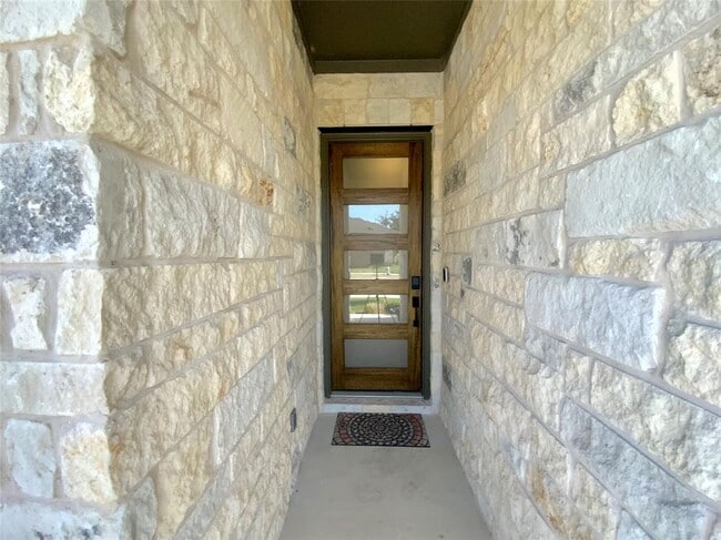 Building Photo - 243 Kings Pne Dr