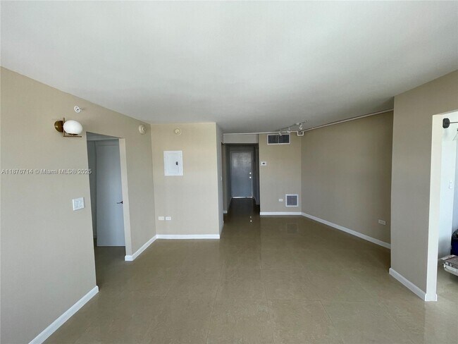 Building Photo - 1881 Washington Ave