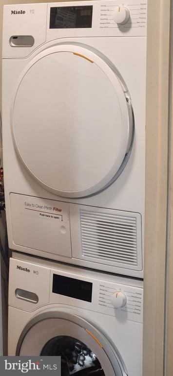 Building Photo - 1375 Pershing Blvd