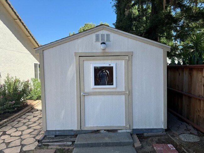 Building Photo - Modern 4 Bedroom One Story *Vacaville