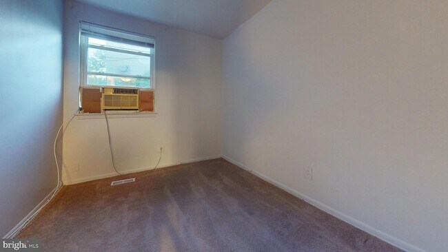 Building Photo - 717 Red Lion Rd