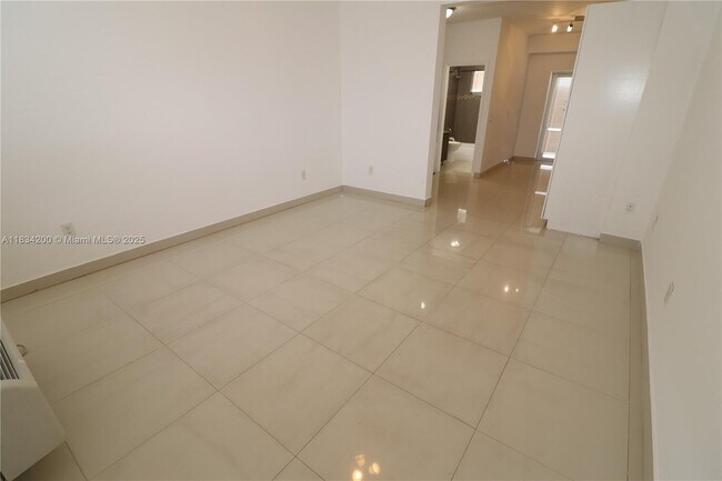 Building Photo - 540 74th St