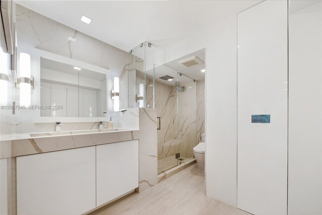 Building Photo - 2901 S Bayshore Dr