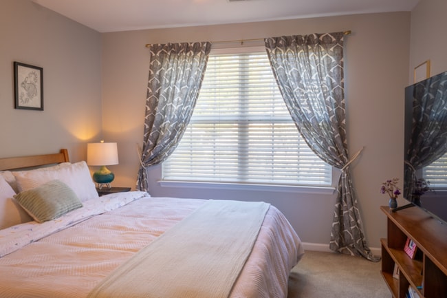 Building Photo - 573 Tayrn Dr