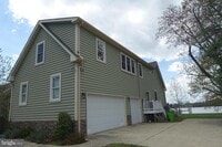 Building Photo - 121 Parks Rd