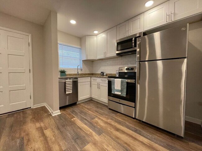 Building Photo - 129 E Amelia St