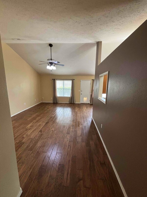 Building Photo - 157 Forest Ln