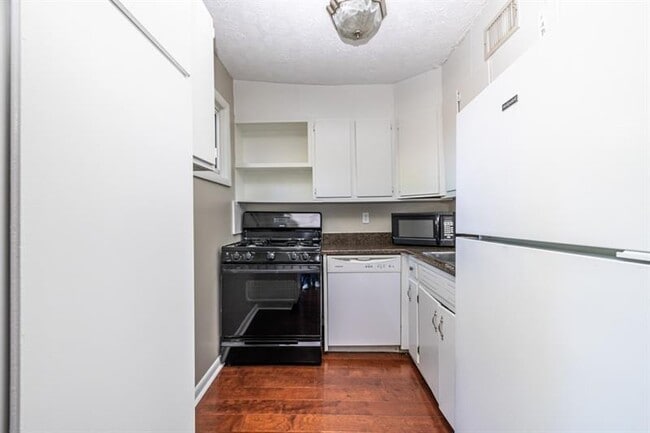 Building Photo - 120 Biscayne Dr NW