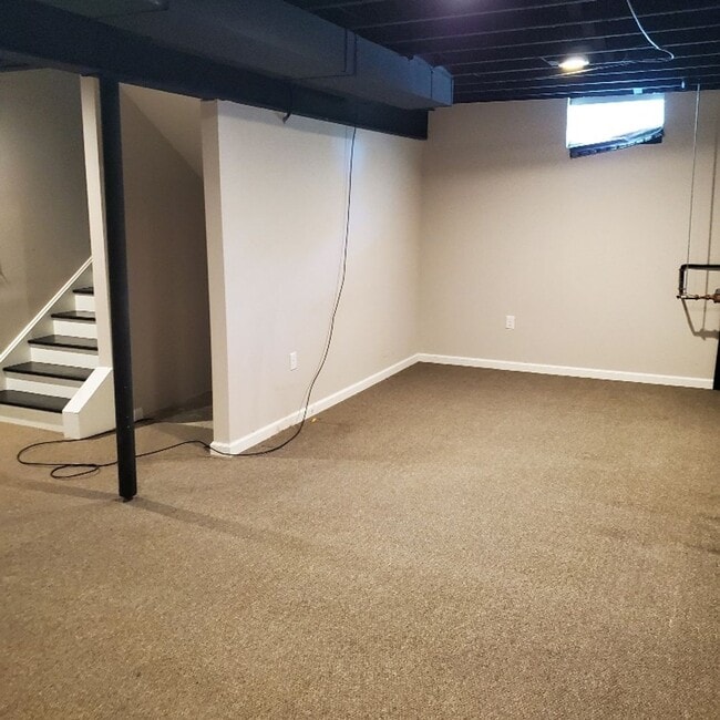 Building Photo - 3 Bed Room House For Rent