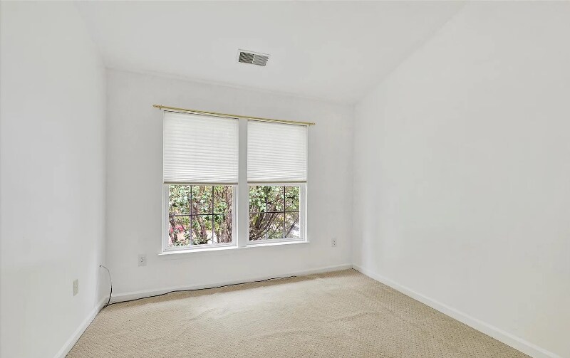 Building Photo - 9855 Sherwood Farm Rd