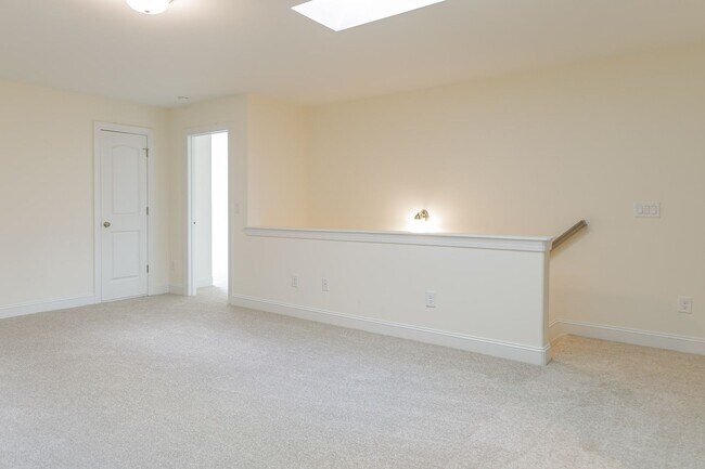 Building Photo - Brand new Luxurious 3 bedroom 3 bath + LOFT townhouse in Stone Gate community High Point. Master ...