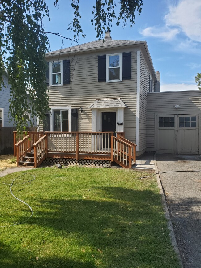 Building Photo - 610 S 8th Ave (C. Lee)