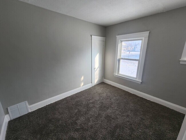 Building Photo - 12514 Locke Ave