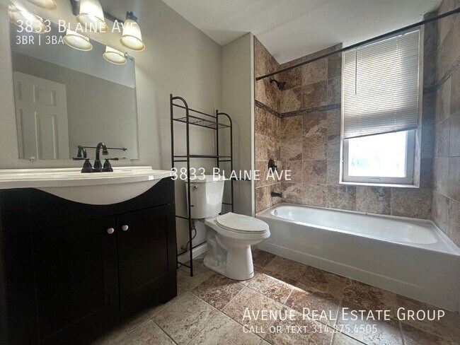 Building Photo - 3833 Blaine Ave